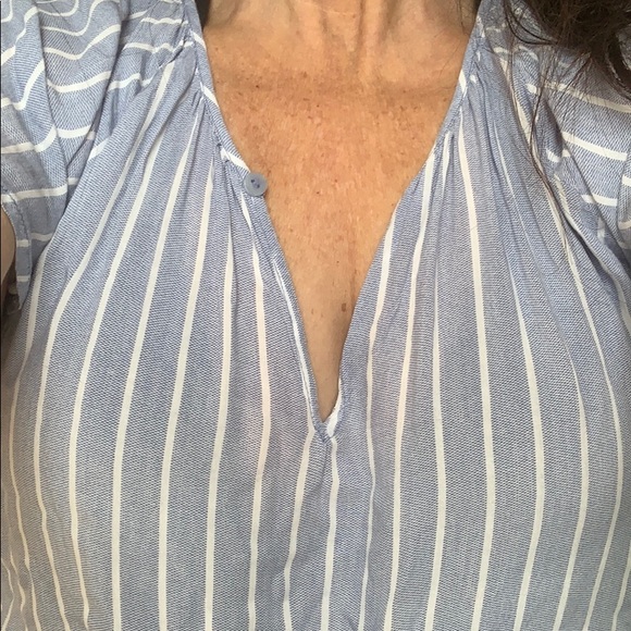 Old Navy flutter sleeve/vertical stripe/100viscose - Picture 8 of 8